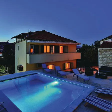 Apartment With Sea View 06 *