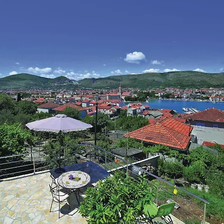 Апартаменты With Sea View 06 Трогир