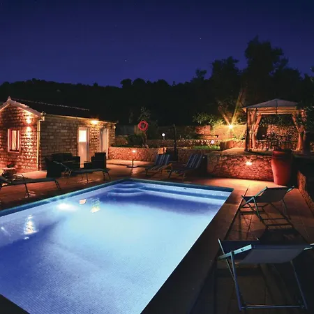 2 Bedroom Beautiful Apartment In Trogir