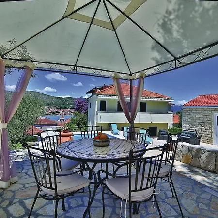 Апартаменти With Sea View 06