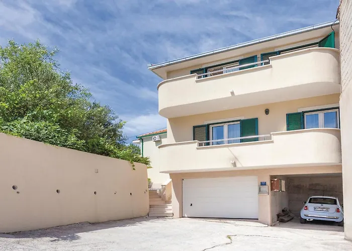 Appartement With Sea View 06 *