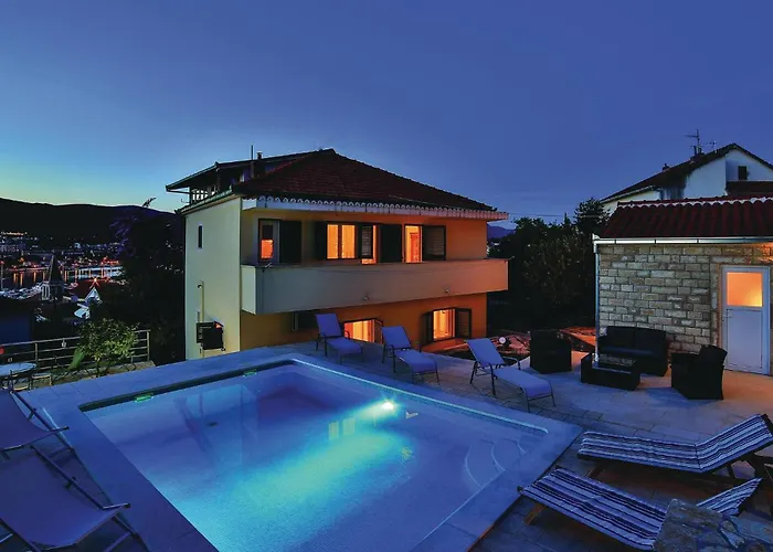 Appartement With Sea View 06 *