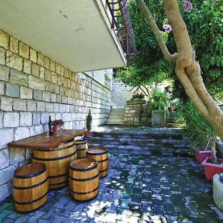 With Sea View 06 아파트